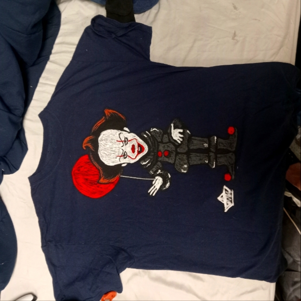 Pennywise IT t-shirt size large dark blue